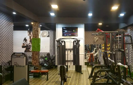 Cuts and Curve A Complete Unisex Gym