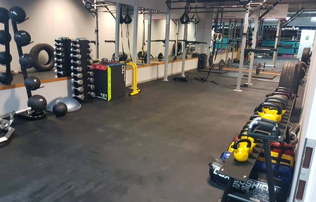 Amfit GYM & FITNESS Siłownia Rollmasaż Odchudzanie