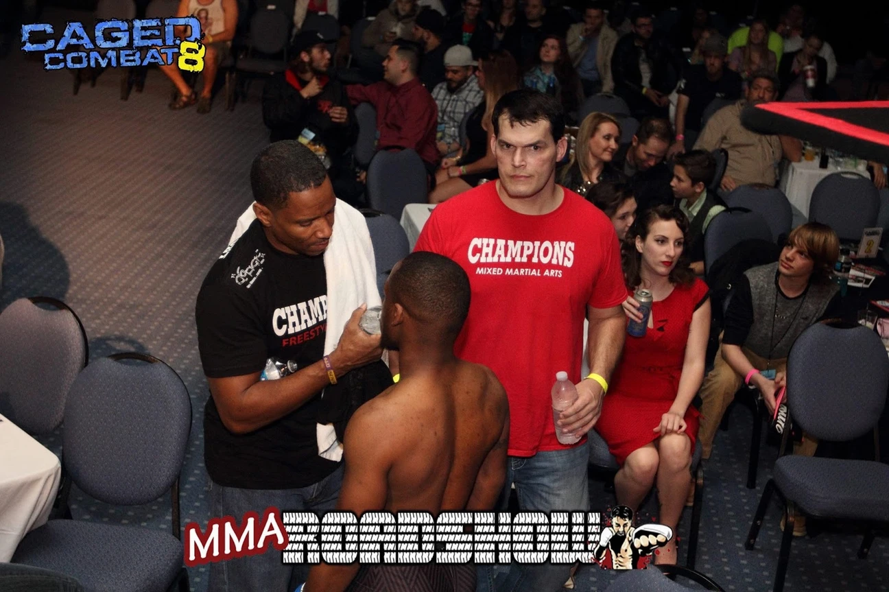 Q6 Fight: Muay Thai, Kickboxing, Jeet Kune Do, USA Box