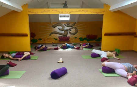 Derekthedog Yoga Centre
