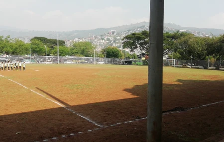 Gimnasio del pueblo y canchas de futbol El Pascualito