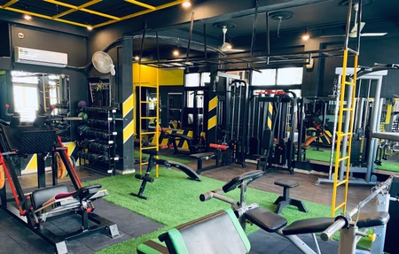 ZAPY Cut'n'Curve Fitness Club