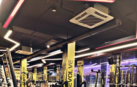 Gold’s Gym Moshi Pune
