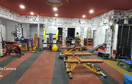 Strong & Fit CrossFit Unisex gym