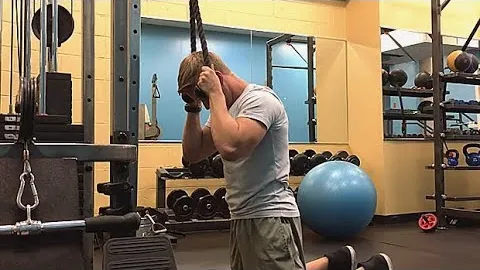 Kneeling cable crunch